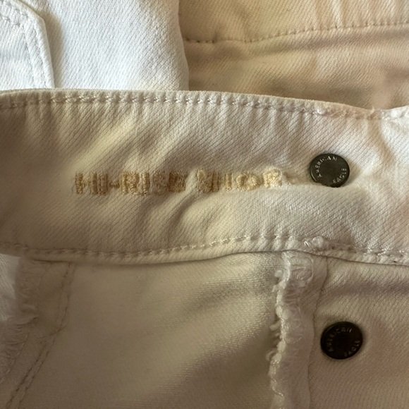 White side button high rise shorts - Picture 5 of 8